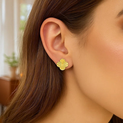 14K Yellow Gold Radial Clover Stud Earrings (12.20 mm)