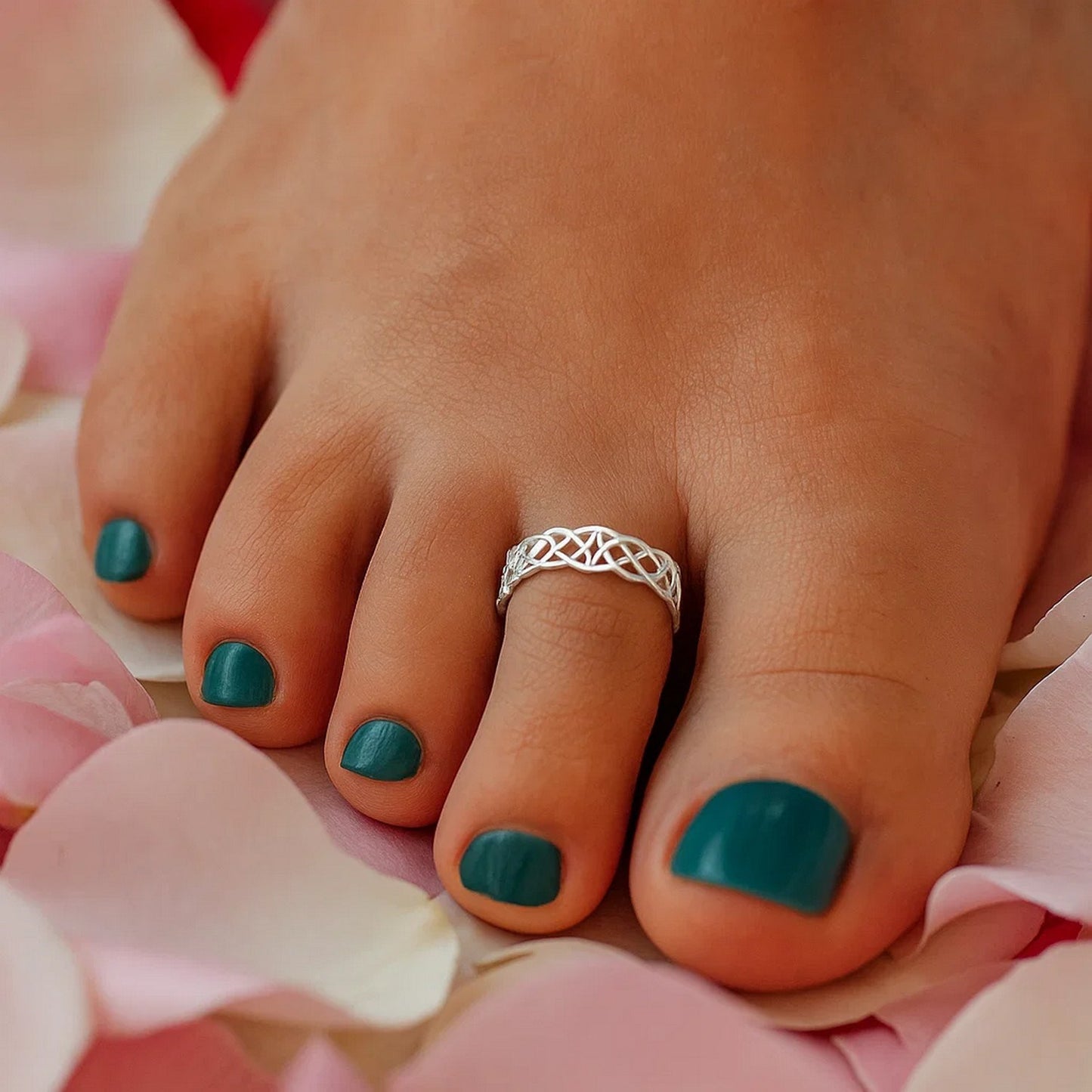 Celtic Knot Style 14k White Gold Toe Ring
